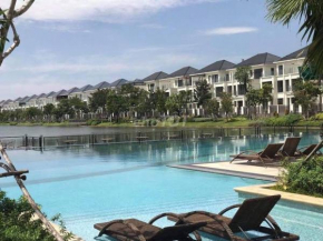 Homestay LakeViewCity Swimming Pool